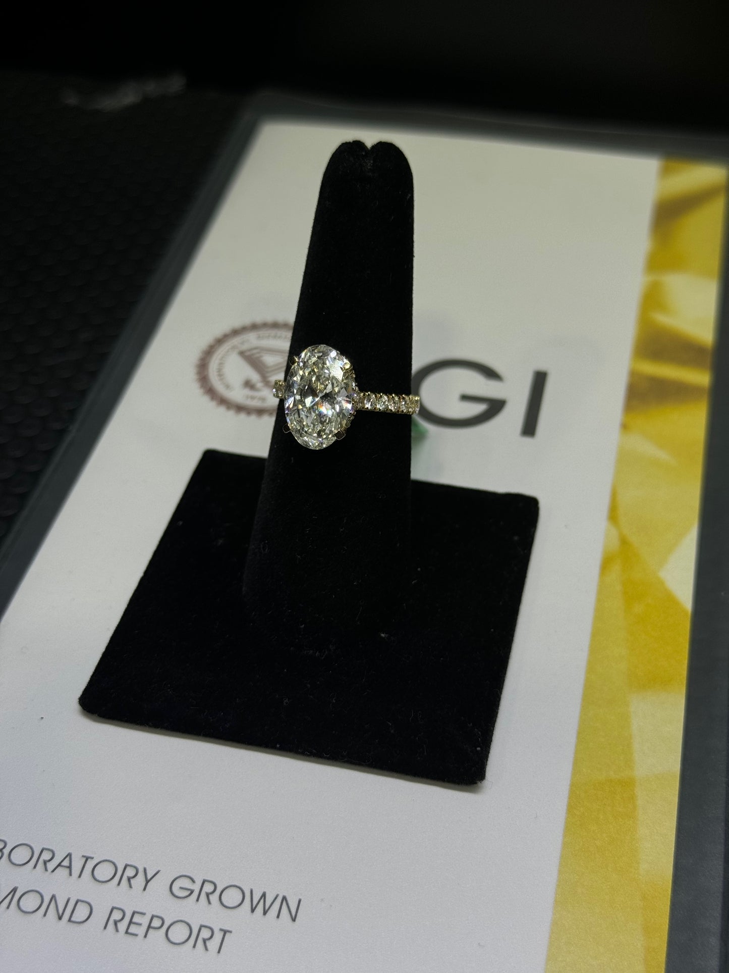 IGI Certified 4.8ctw VS F Color Oval Cut Diamond Ring 14K Yellow Gold
