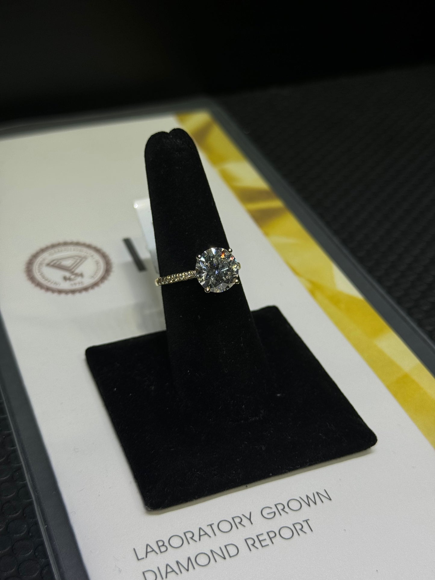 IGI Certified 4.2 Carat VS Round Solitaire Ring 14Kt